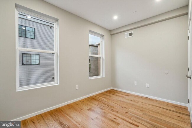 Building Photo - 1713 W Seybert St