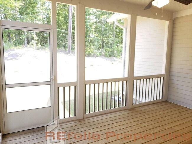 Building Photo - 413 Ancient Oaks Dr