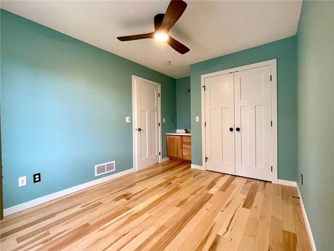 Building Photo - 403 Monroe Ave S