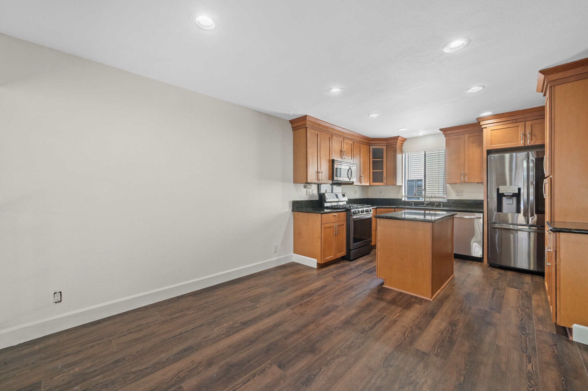 Building Photo - 2520 Ruhland Ave