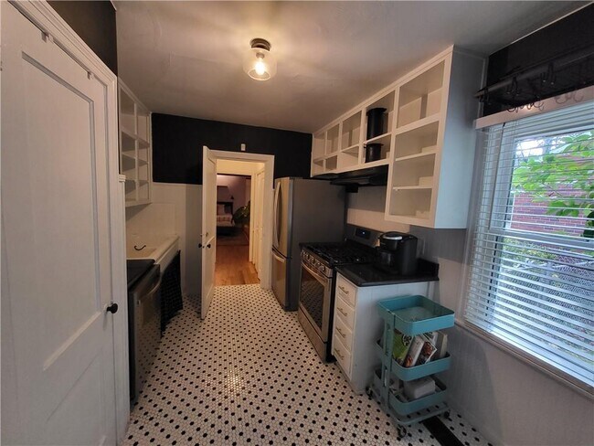 Building Photo - 3038 Gordon Cir