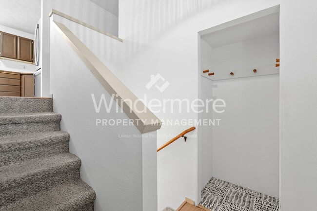 Building Photo - *MOVE IN SPECIAL * 1/2 OFF FIRST MONTHS RE...