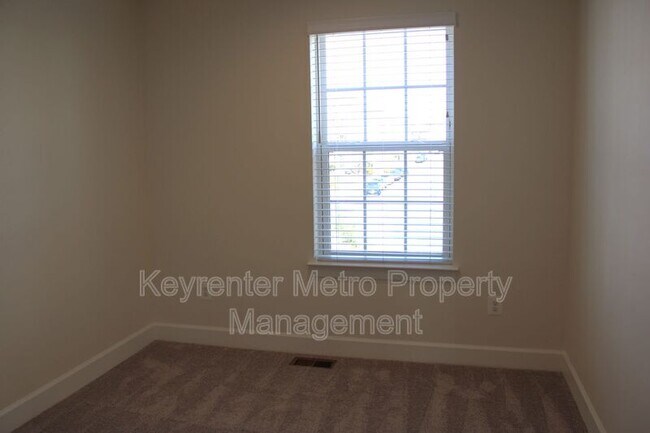 Building Photo - 2736 Pinebrook Rd