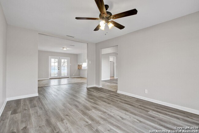 Building Photo - Move-in ready 3-bedroom, 2-bath home in San Antonio