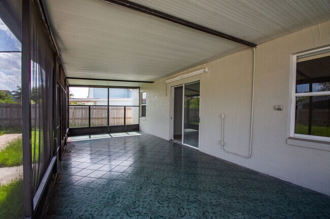Building Photo - Available Now! 3/2 Home Near Hunter's Cree...