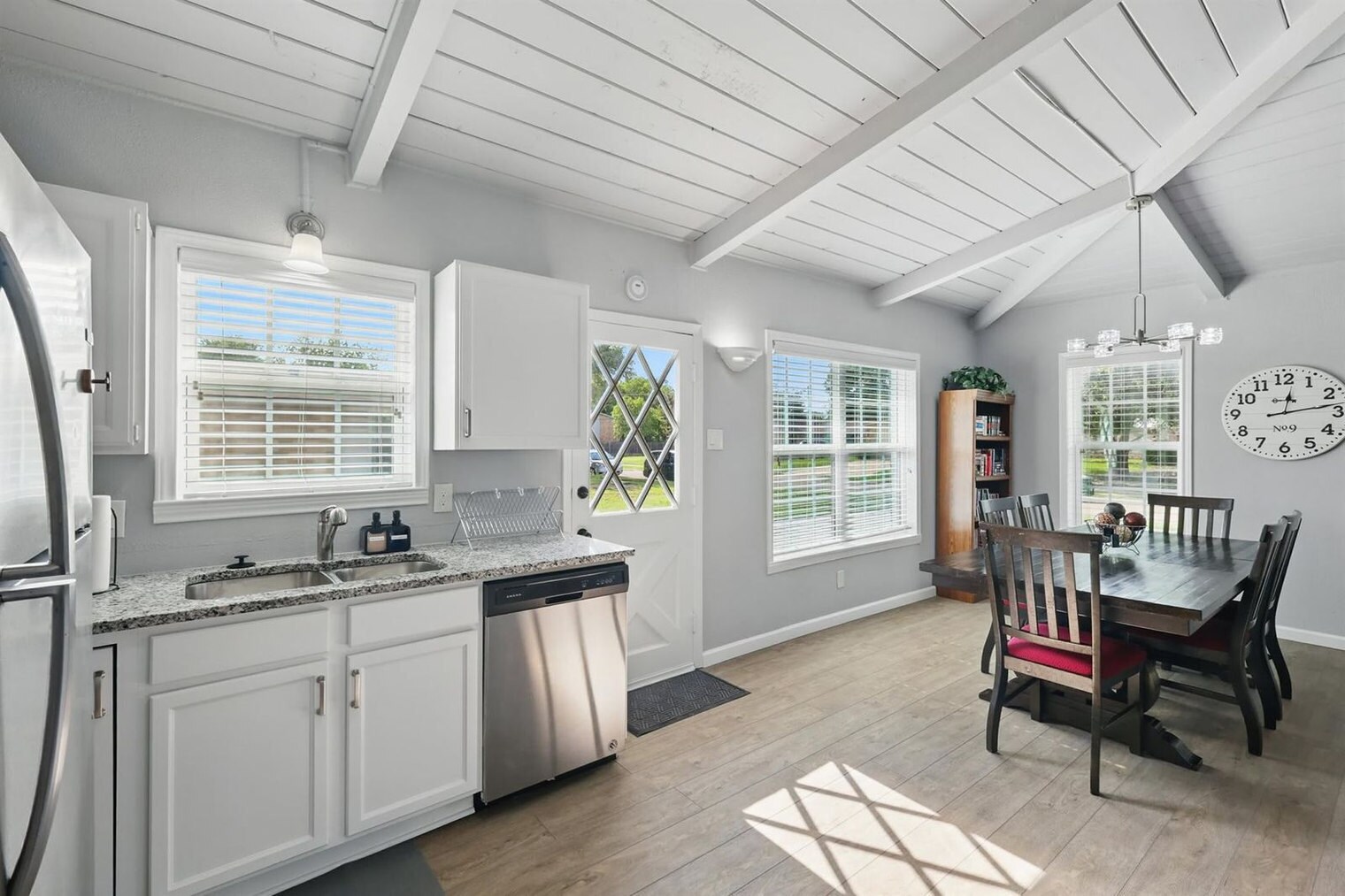 Building Photo - 743 Greenhaven Dr