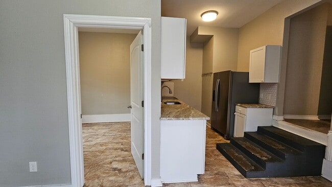 Building Photo - 2115 Glenwood Ln