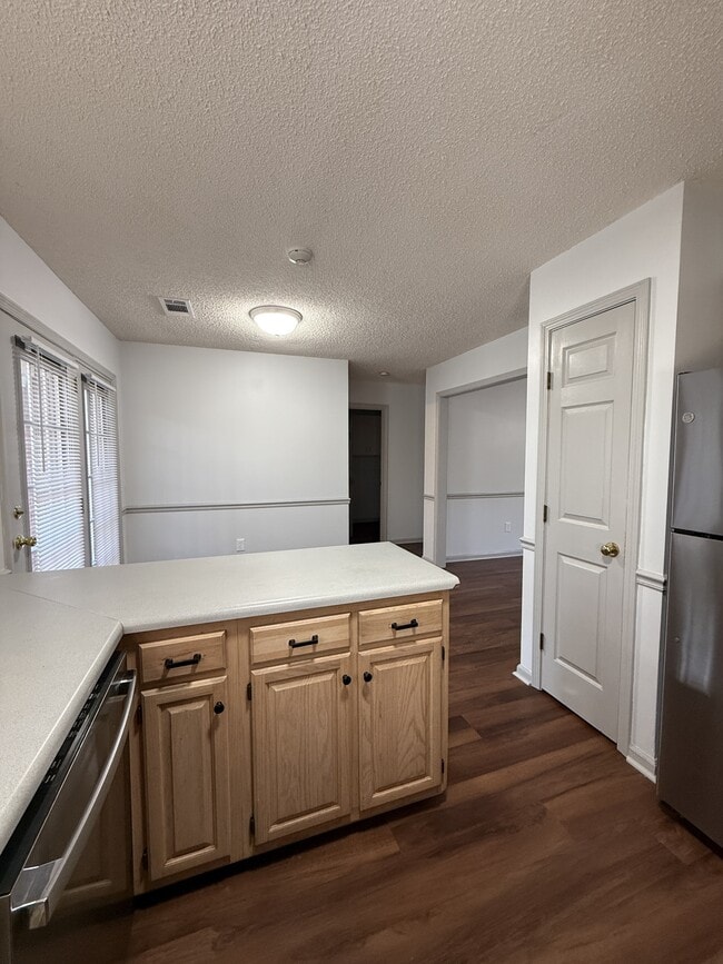 Building Photo - 1008 Old Oatland Island Rd