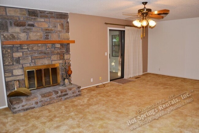 Building Photo - 6 Vilaseca Ln