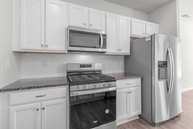 Building Photo - Luxury Living Begins at Home: Where Every Day Feels Like a Retreat; 5BR/3BA, Office