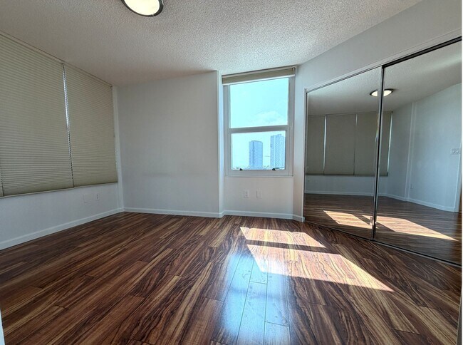 Building Photo - One Archer Lane - 2 bedrooms, 2 full bathrooms, central AC, 1 parking