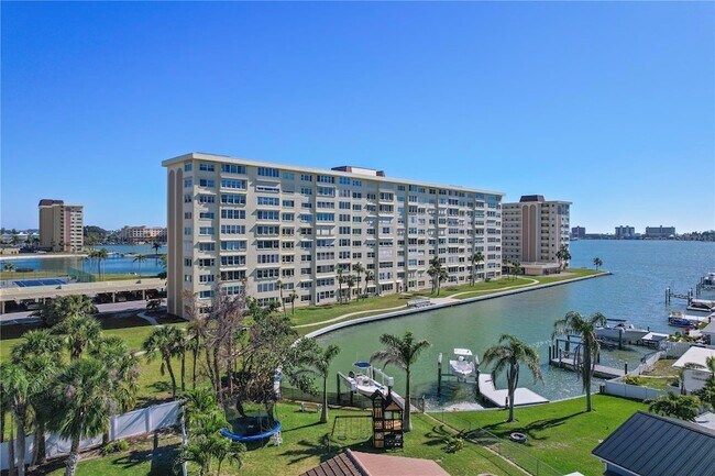 Building Photo - 4775 Cove Cir