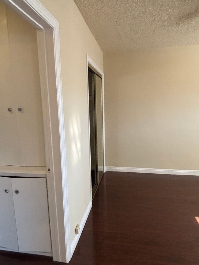 Building Photo - 1 Bedroom available now in East LA