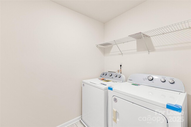 Building Photo - 2871 Yeager Dr NW
