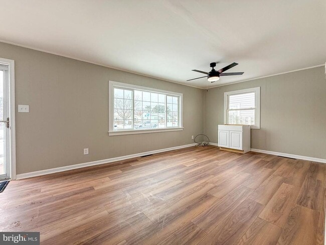 Building Photo - 17 Gene Ave