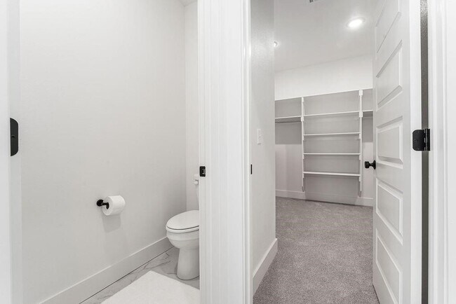 Building Photo - 4126 W Olive St