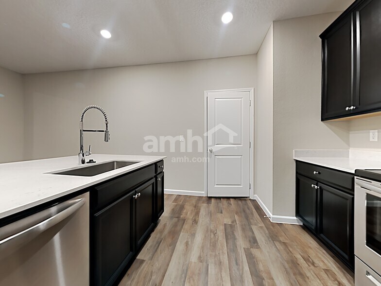 Building Photo - 91 Hemlock Point