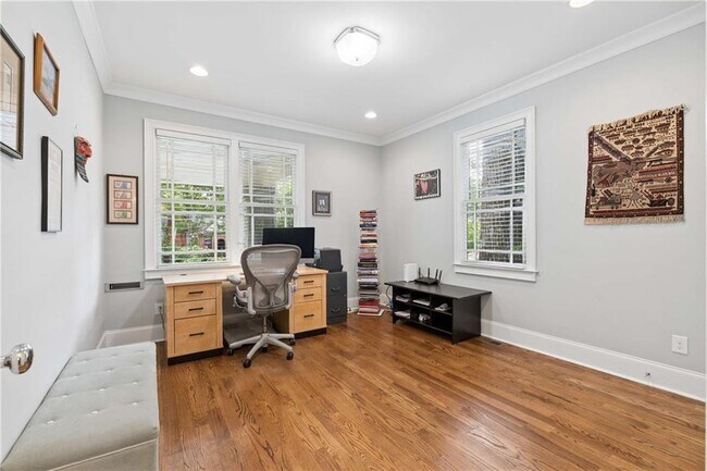 Building Photo - 355 6th St NE