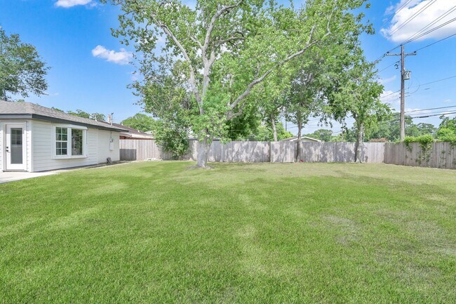 Building Photo - 6026 Willowbend Blvd