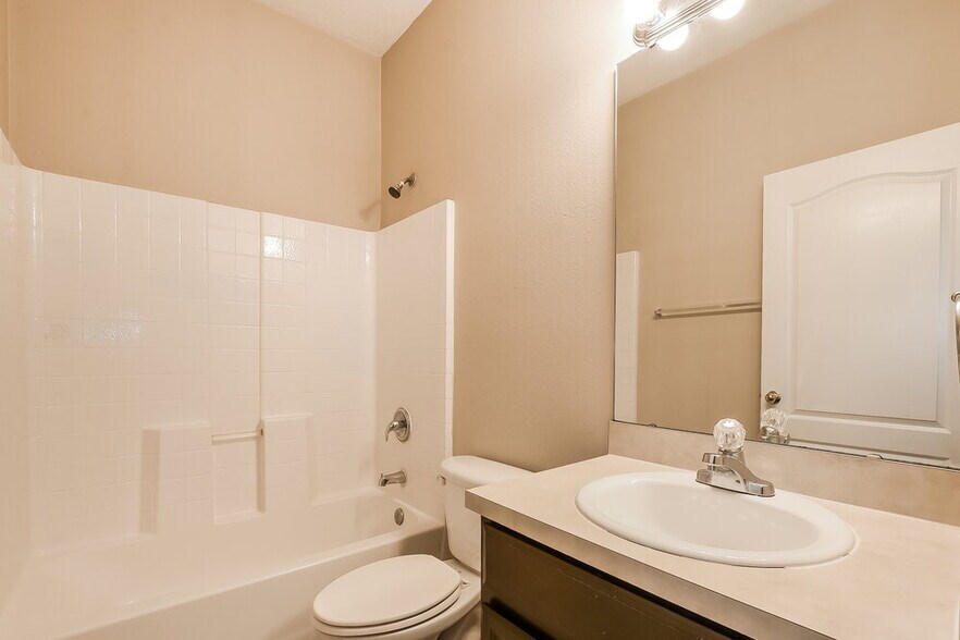 Building Photo - 1814 Madison Ivy Cir