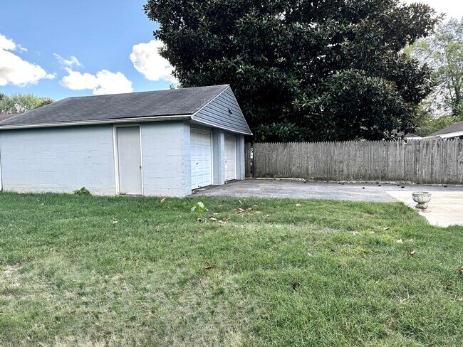 Building Photo - 564 Claymont Dr