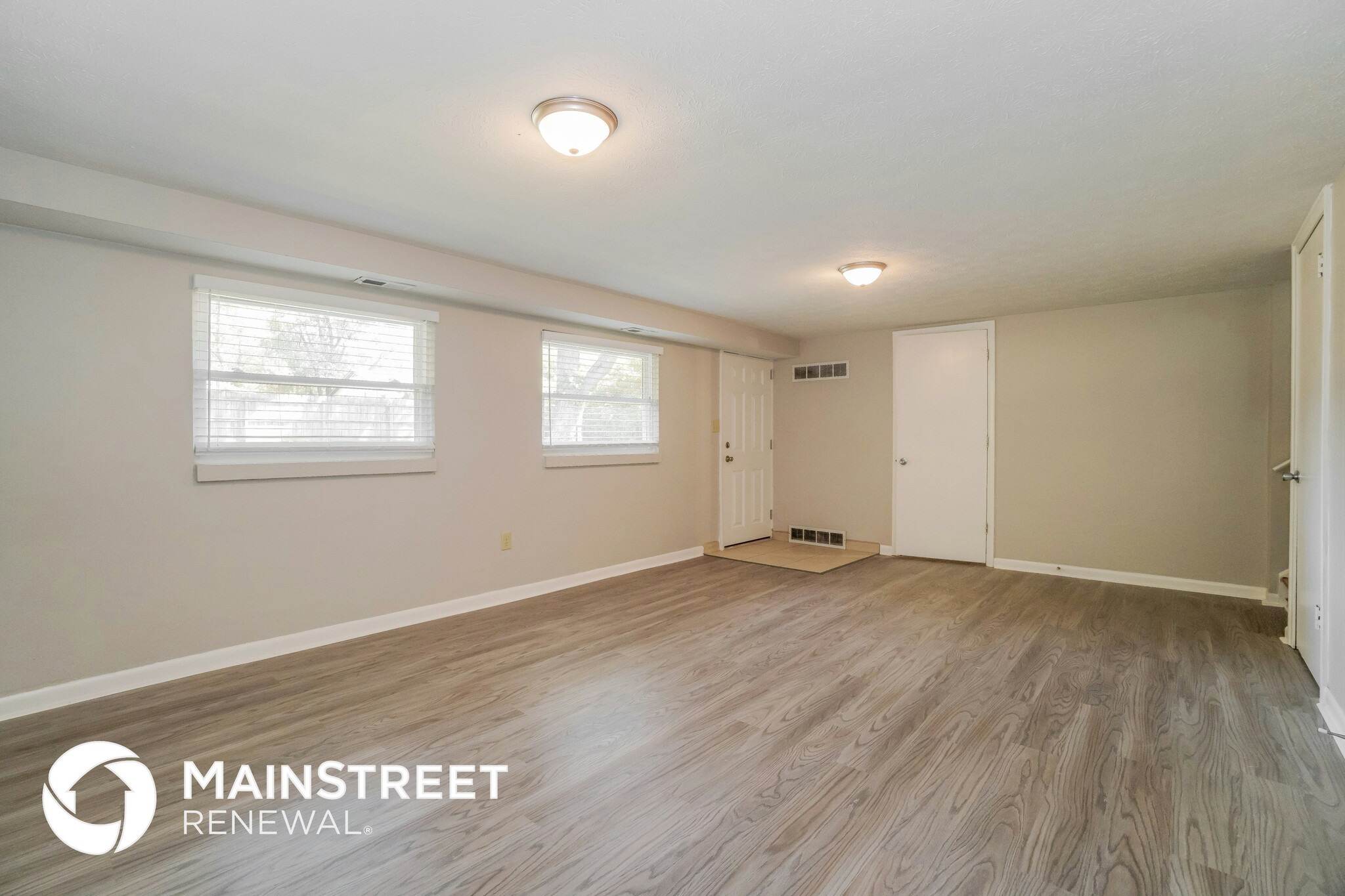 Building Photo - 1374 Chesterton Square S