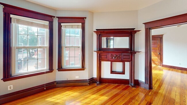 Building Photo - 908 E 4th St