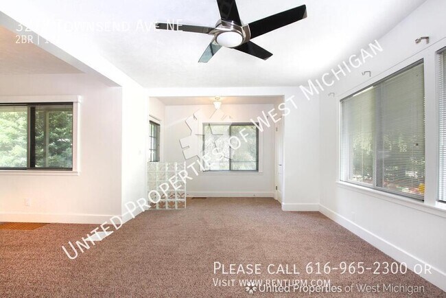 Building Photo - 3278 Townsend Ave NE