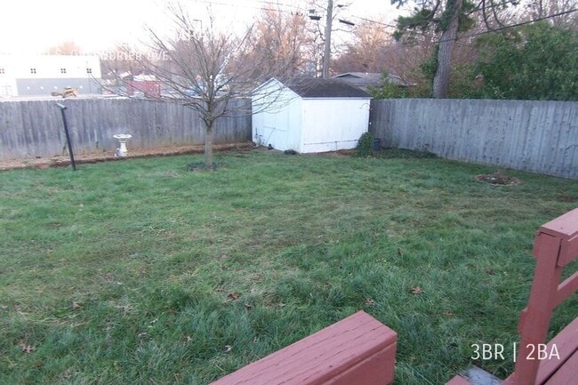 Building Photo - 3030 S Greenbrier Ave