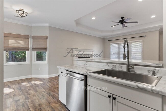 Building Photo - 110 Raeburn Way