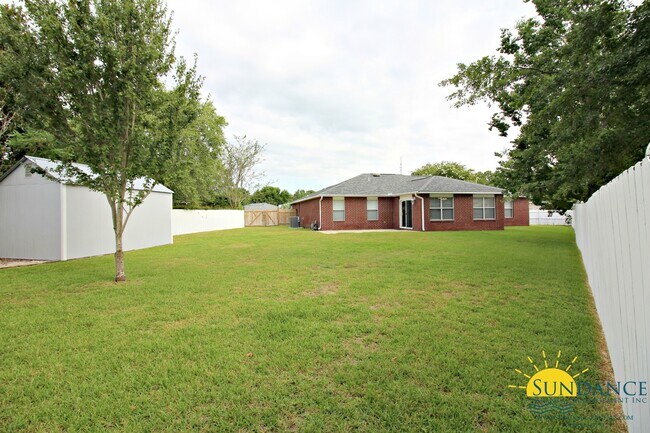 Building Photo - Stunning 4 Bedroom Home in Niceville