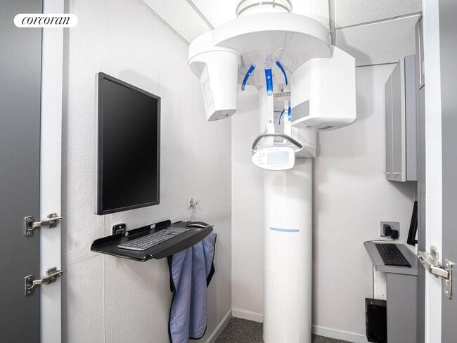 Building Photo - 30 Central Park S St