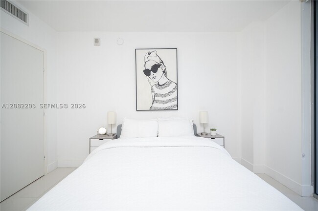 Building Photo - 1300 Brickell Bay Dr