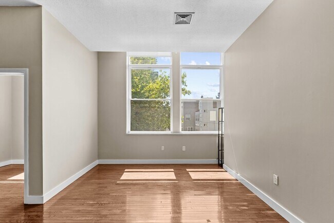 Building Photo - 72 Lubec St