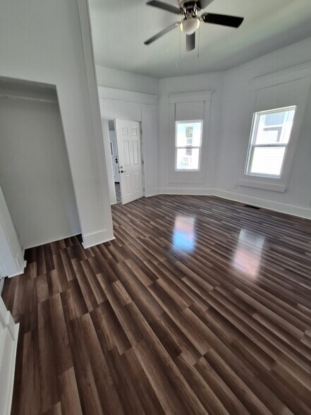 Building Photo - 515 W Franklin St