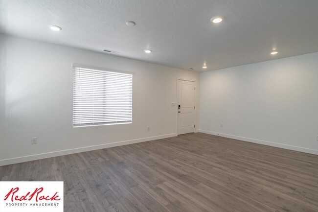 Building Photo - Brand New End Unit Townhome In Long Valley