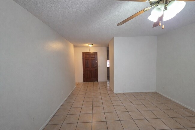 Building Photo - 1625 W Hillside Pl