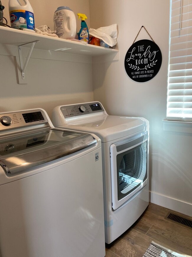 Building Photo - Daybreak Island Furnished Home