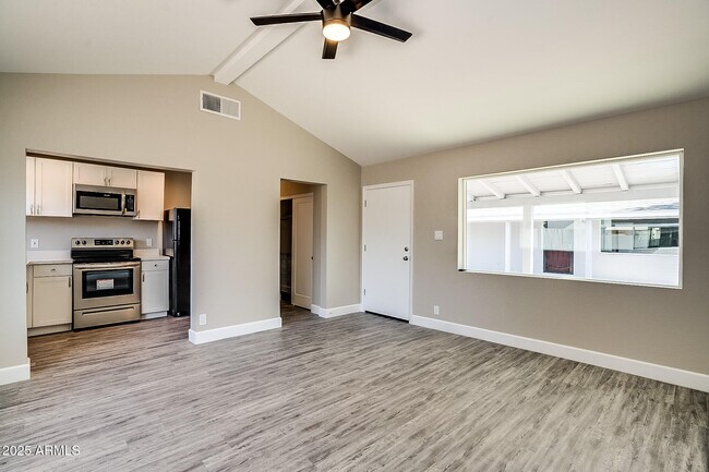 Building Photo - 215 S Doran