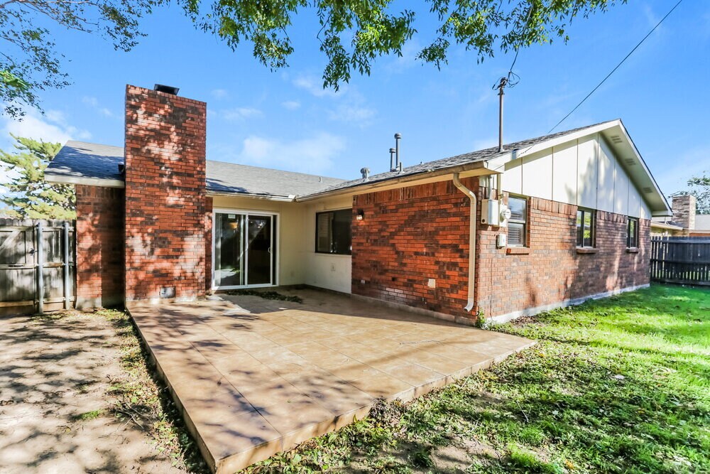 Building Photo - 6906 Forestview Dr