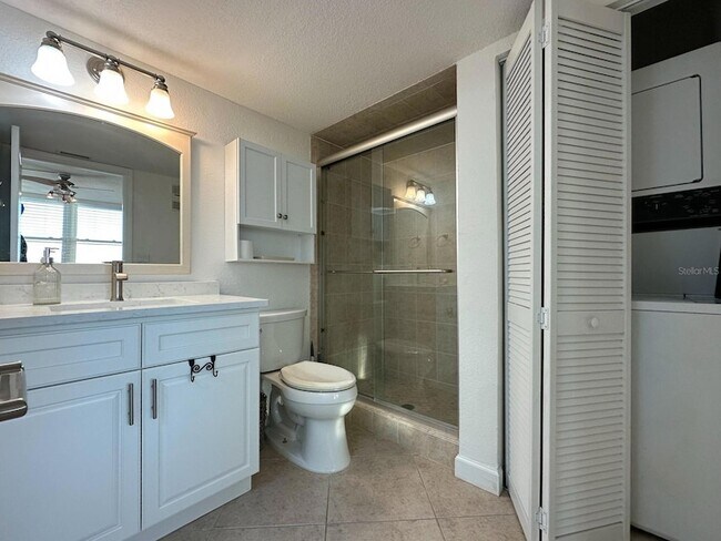 Building Photo - 7920 Sun Island Dr S