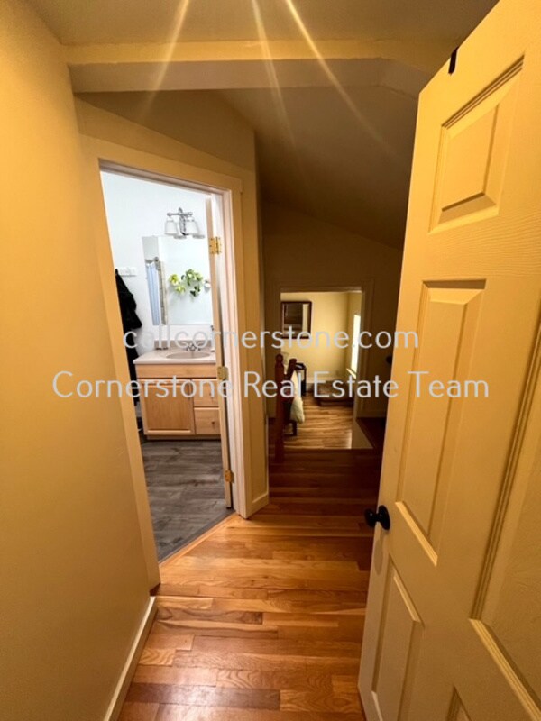 Building Photo - 604 W Brookside St