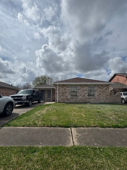 Building Photo - 11826 Roandale Dr