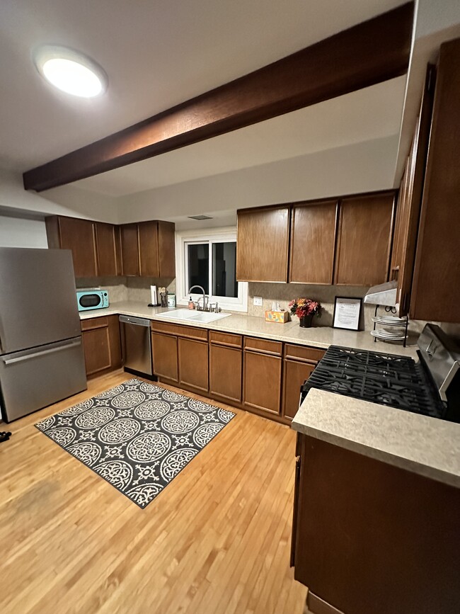 Spacious Kitchen - 901 21st Ave SE