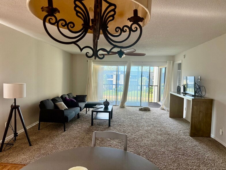 Building Photo - 1645 Spoonbill Ln