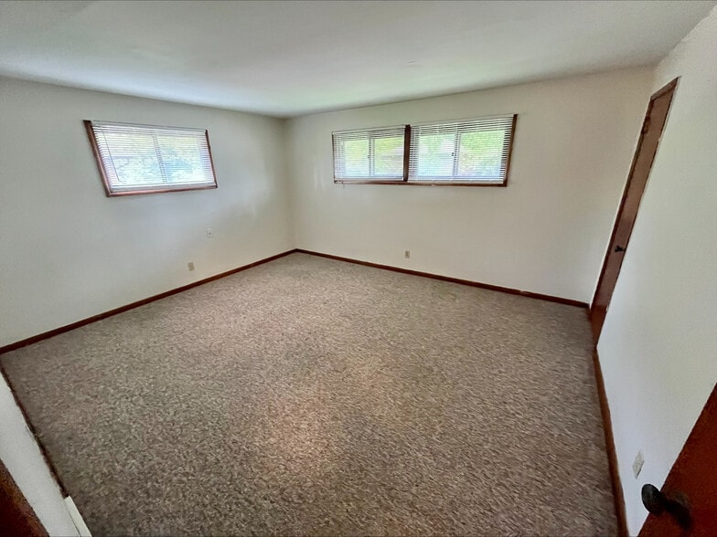 Building Photo - 1141 Saxe Ave