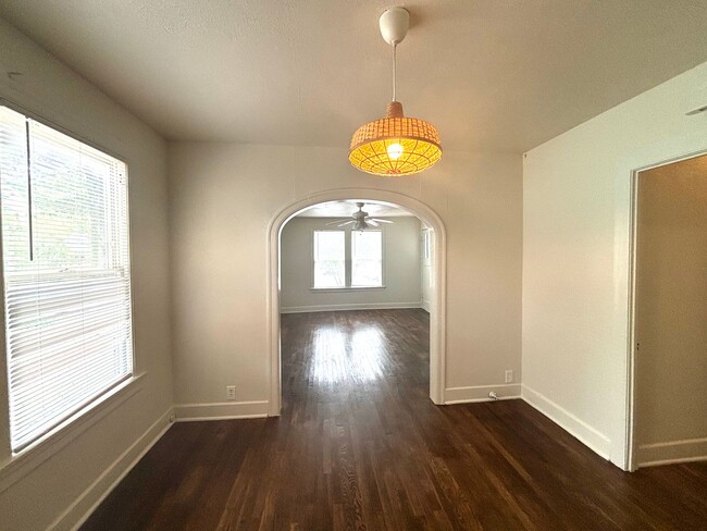 Building Photo - 4 Bedroom in Hyde Park!  Prelease for Augu...