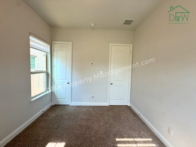 Building Photo - Modern Comfort Meets Style in the Heart of Euless – 3 Bed, 2 Bath Home with Premium Finishes!