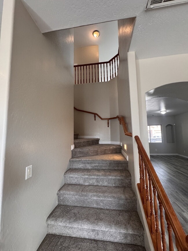 Building Photo - 821 W Saguaro Ln