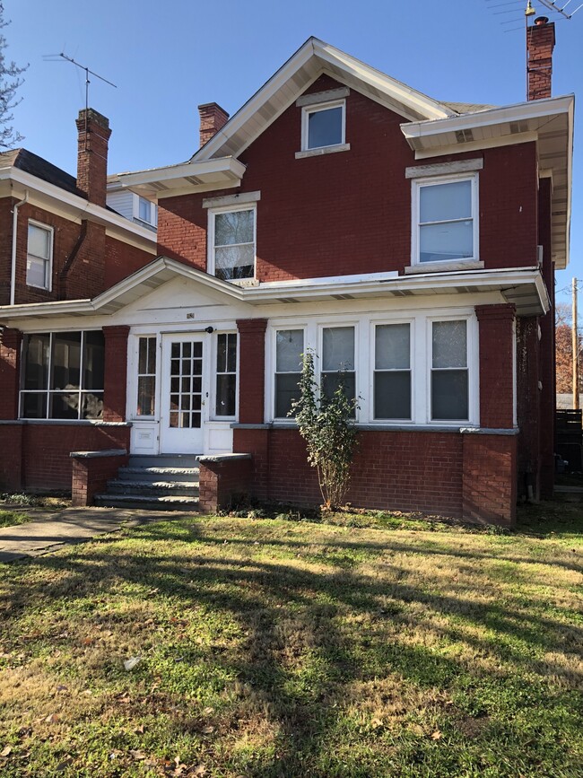 Building Photo - 1031 8th St